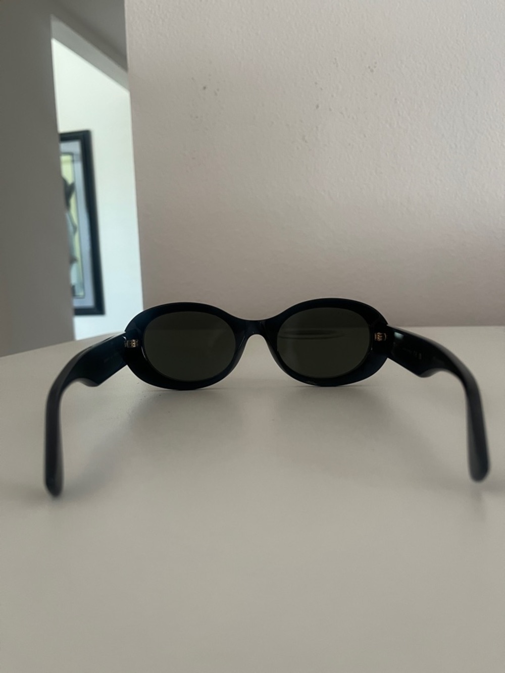 Gucci Black Round Frame Sunglasses with Gold Logo - Picture 3 of 6